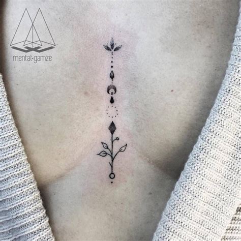 5 hermosos diseños de tatuajes entre los pechos para。